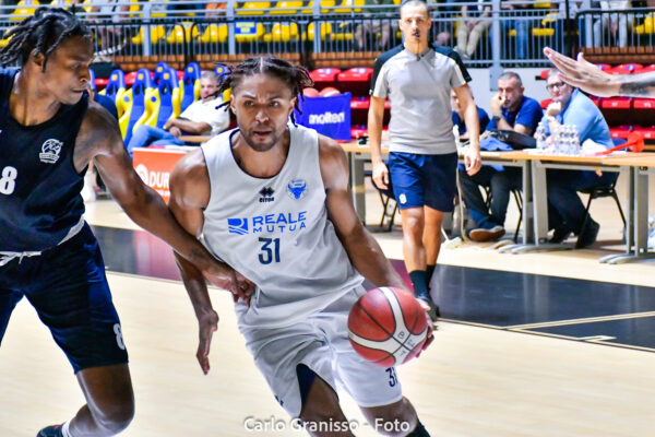 Macio Teague, Reale Mutua Torino, in azione durante l'amichevole contro Urania Milano