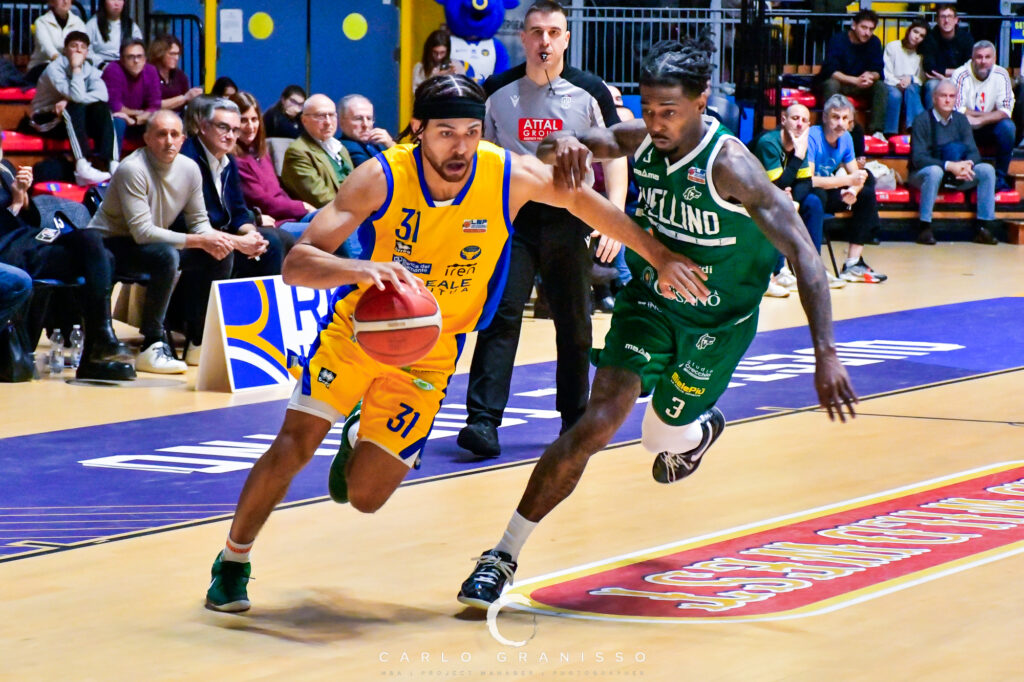 Macio Teague durante Reale Mutua Torino vs Unicusano Avellino Basket al Pala Gianni Asti di Torino