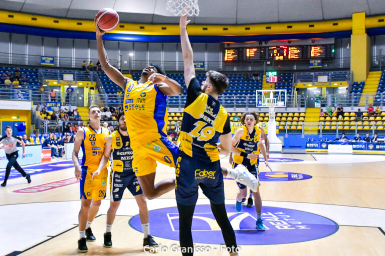 Reale Mutua Basket Torino affronta Unicusano Avellino Basket nella seconda partita casalinga del 2026 al Pala Gianni Asti di Torino