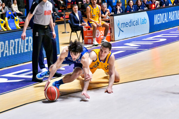 Fortitudo Bologna ha la meglio su Reale Mutua Torino in serie a2 lnp per 73 a 68